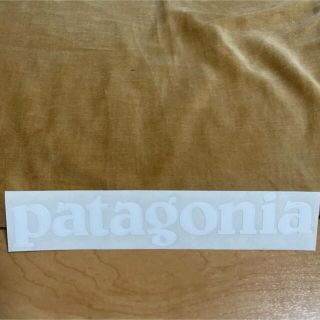 パタゴニア(patagonia)の新品未使用パタゴニア白文字ロゴカッティングステッカー(その他)