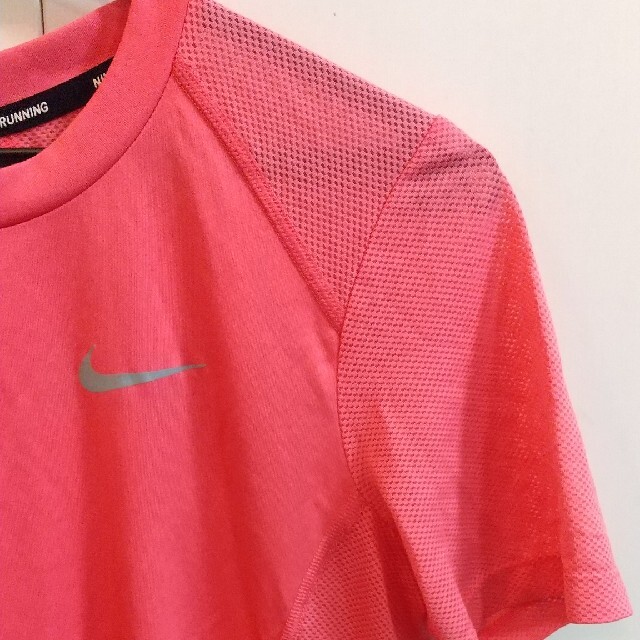 NIKE(ナイキ)のNIKE Tシャツ  150cm～160cm キッズ/ベビー/マタニティのキッズ服女の子用(90cm~)(Tシャツ/カットソー)の商品写真