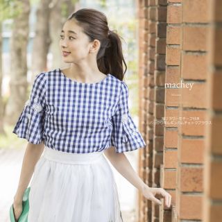 トッコ(tocco)のtocco closet 袖フラワーモチーフ付きバックりぼんギンガムチェックブラ(シャツ/ブラウス(半袖/袖なし))