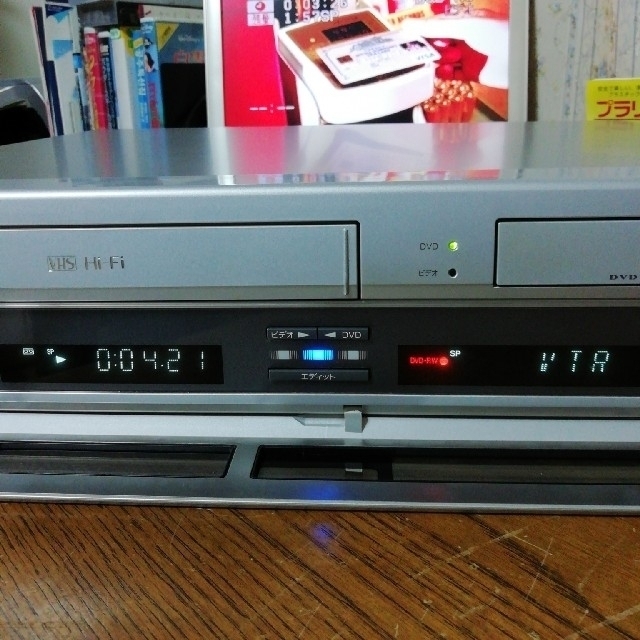 SHARP(シャープ)のSHARP VHS/DVDレコーダー【DV-RW100】 スマホ/家電/カメラのテレビ/映像機器(DVDレコーダー)の商品写真