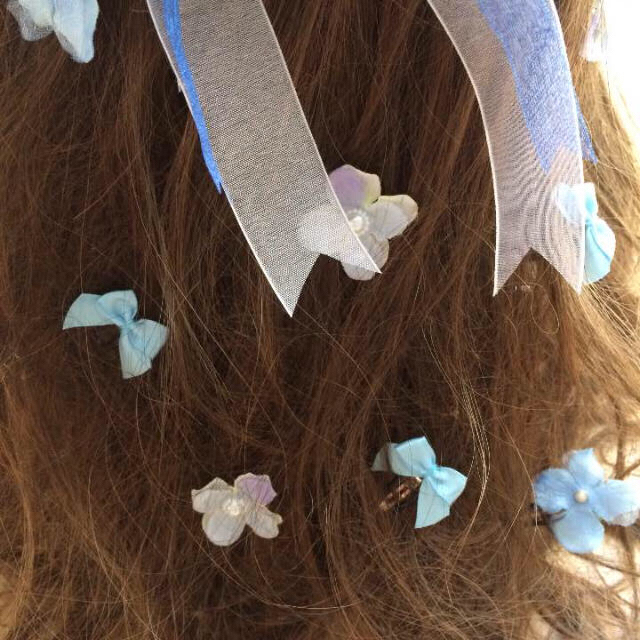 ラプンツェルハーフアップ髪飾り♡青♡水色 リボンバージョンの ラプンツェルハーフアップ髪飾り♡青♡水色 リボンバージョンの