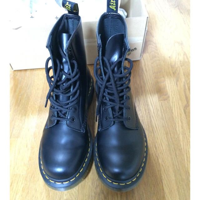 Dr.Martens(ドクターマーチン)の【新品未使用】ドクターマーチン 8ホール レディースの靴/シューズ(ブーツ)の商品写真