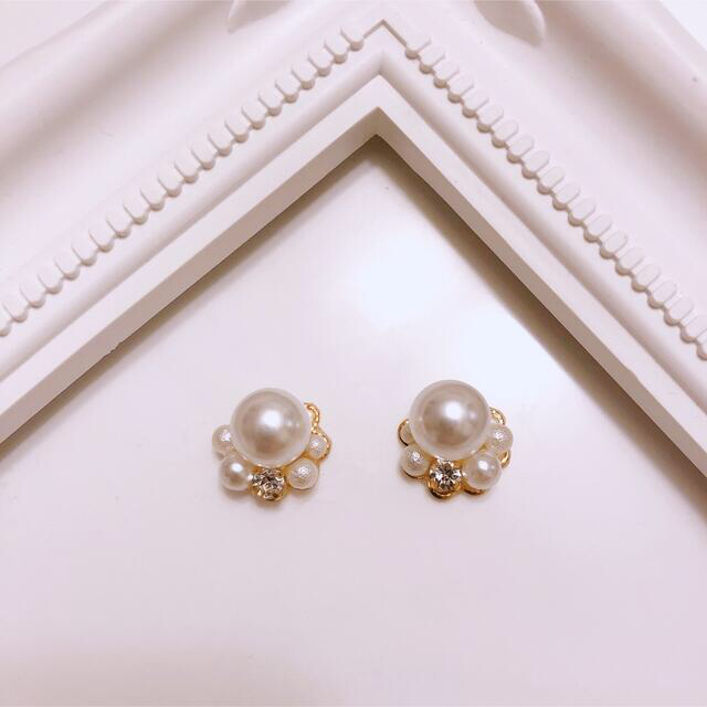 ＃115パール　ビジュー　小ぶり　ハンドメイド　ピアス　イヤリング ハンドメイドのアクセサリー(ピアス)の商品写真