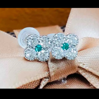 ティファニー(Tiffany & Co.)のダイヤモンド0.32ct&エメラルド0.04ct K18WGクローバーピアス(ピアス)