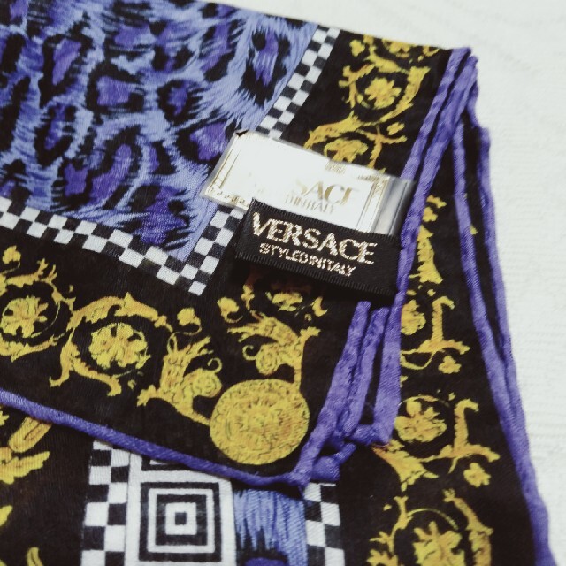 VERSACE(ヴェルサーチ)のP 148　Versace ハンカチ メンズのファッション小物(ハンカチ/ポケットチーフ)の商品写真