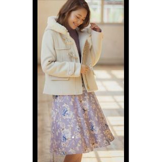 トッコクローゼット(TOCCO closet)のトッコ ウエスト配色ライン入りフラワープリントフレアスカート 膝丈 ブルー(ひざ丈スカート)