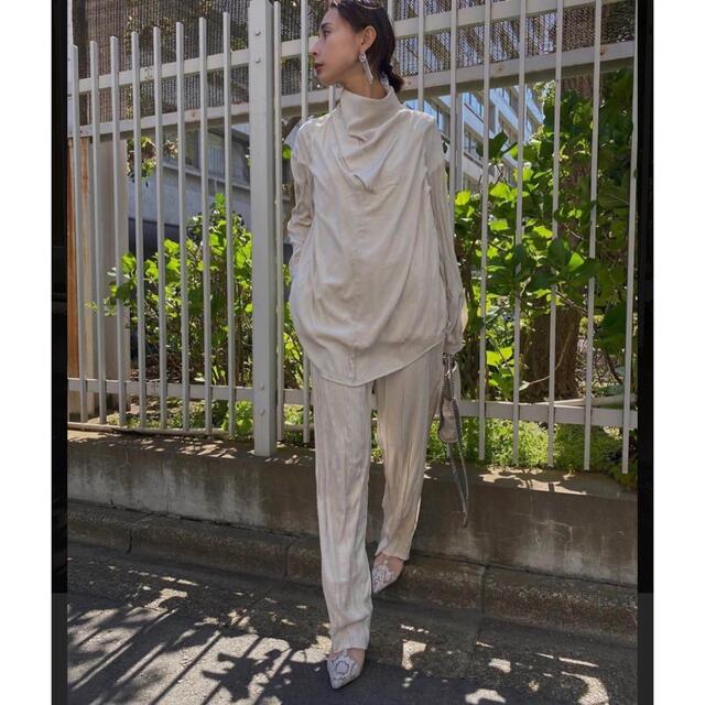 売り切り‼️SOPHIA DRAPE NECK BLOUSE & PANTSレディース