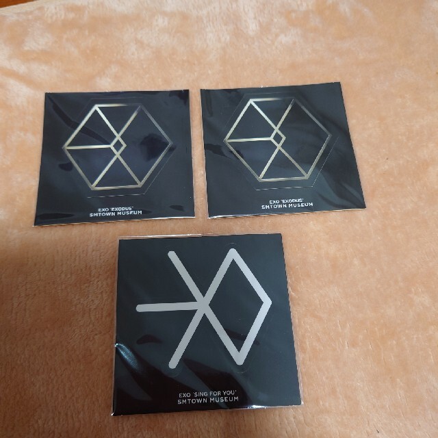 EXO(エクソ)のEXO SMTOWN MUSEUM ステッカー　マグネット エンタメ/ホビーのタレントグッズ(その他)の商品写真