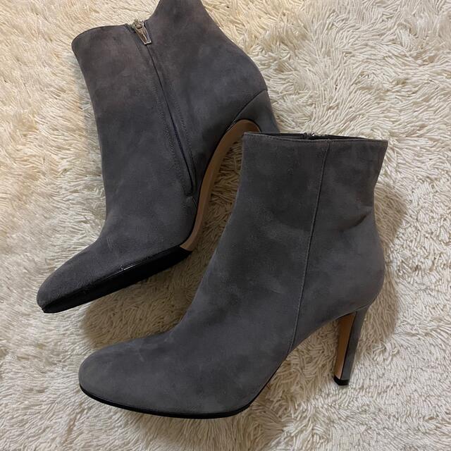 Gianvito Rossi(ジャンヴィットロッシ)のGianvito Rossi スエードブーツ　グレー　 レディースの靴/シューズ(ブーツ)の商品写真