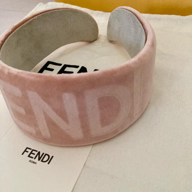 kokoさま専用　未使用　FENDI ロゴカチューシャ　ヘアバンド　ベルベット