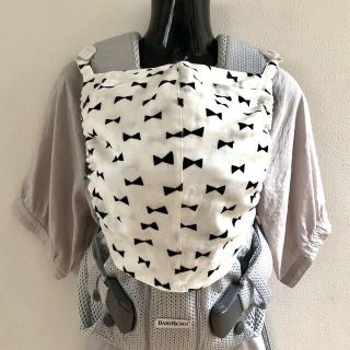 ベビービョルン(BABYBJORN)のホワイトリボン☆ベビービョルンONE系 スリーピングフード(外出用品)