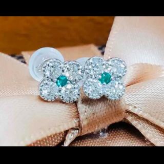 ティファニー(Tiffany & Co.)のダイヤモンド0.32ct&エメラルド0.04ct K18WGクローバーピアス(ピアス)