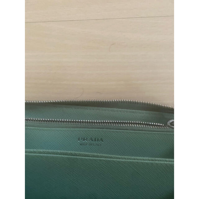 PRADA(プラダ)のプラダPRADA 長財布グリーン緑　ラウンドファスナー レディースのファッション小物(財布)の商品写真