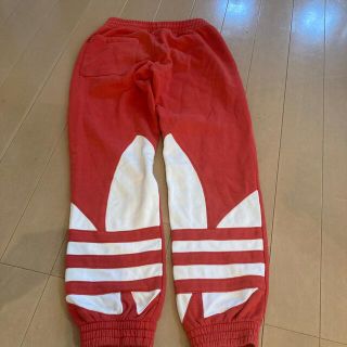 アディダス(adidas)のアディダス　赤スウェット　レディース xs  キッズにも。(パンツ/スパッツ)