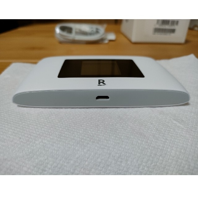 Rakuten(ラクテン)のRakuten WiFi Pocket 2B ホワイト スマホ/家電/カメラのスマートフォン/携帯電話(その他)の商品写真