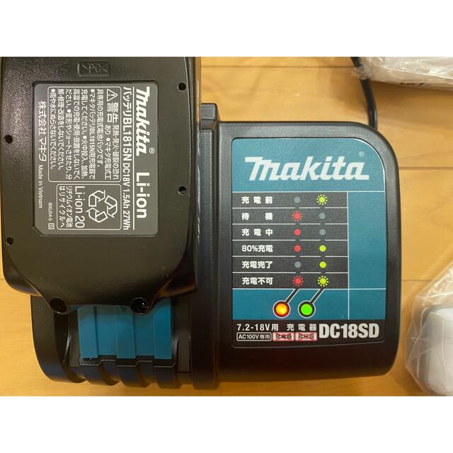 Makita(マキタ)のマキタ充電式クリーナ　充電器・バッテリ（1コ）付 スマホ/家電/カメラの生活家電(掃除機)の商品写真