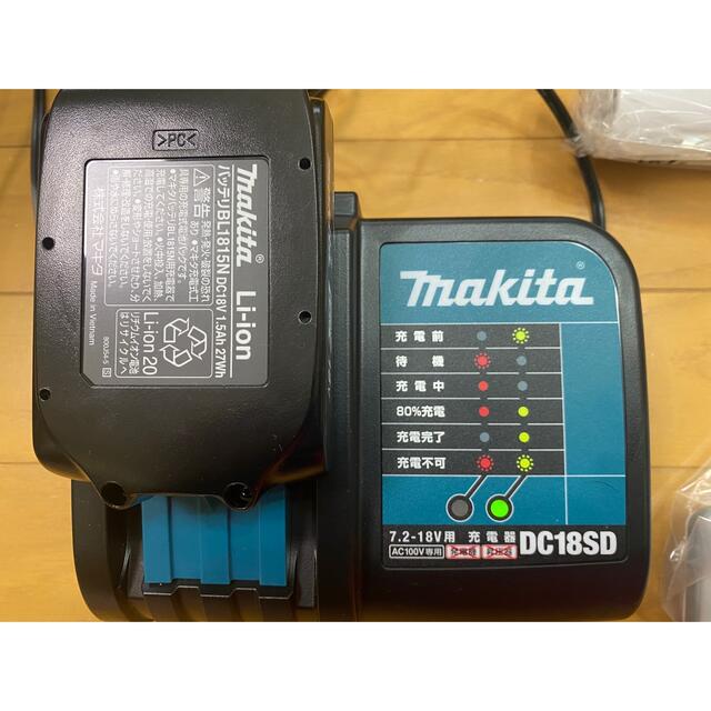 Makita(マキタ)のマキタ充電式クリーナ　充電器・バッテリ（1コ）付 スマホ/家電/カメラの生活家電(掃除機)の商品写真