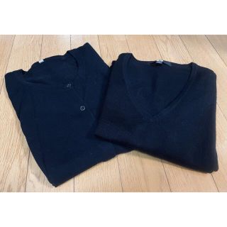 ユニクロ(UNIQLO)の【UNIQLO】Vネックニット&クルーネックカーデ　黒(ニット/セーター)