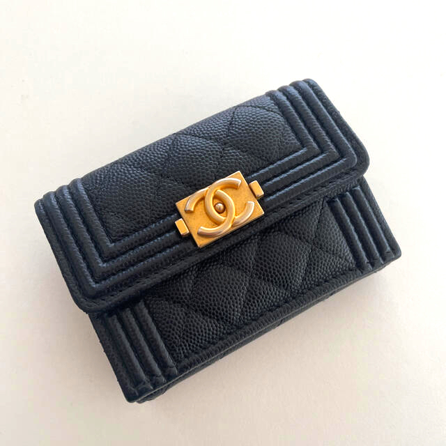 CHANEL(シャネル)のCHANEL ボーイシャネル  キャビアスキン　三つ折り財布 レディースのファッション小物(財布)の商品写真