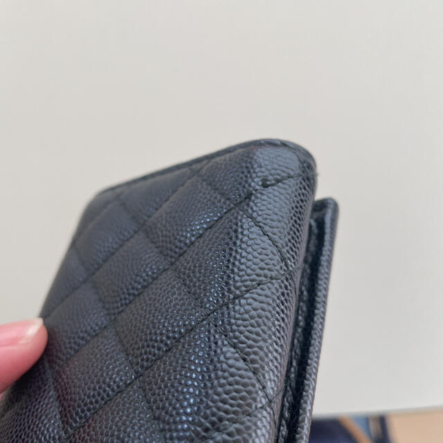 CHANEL(シャネル)のCHANEL ボーイシャネル  キャビアスキン　三つ折り財布 レディースのファッション小物(財布)の商品写真