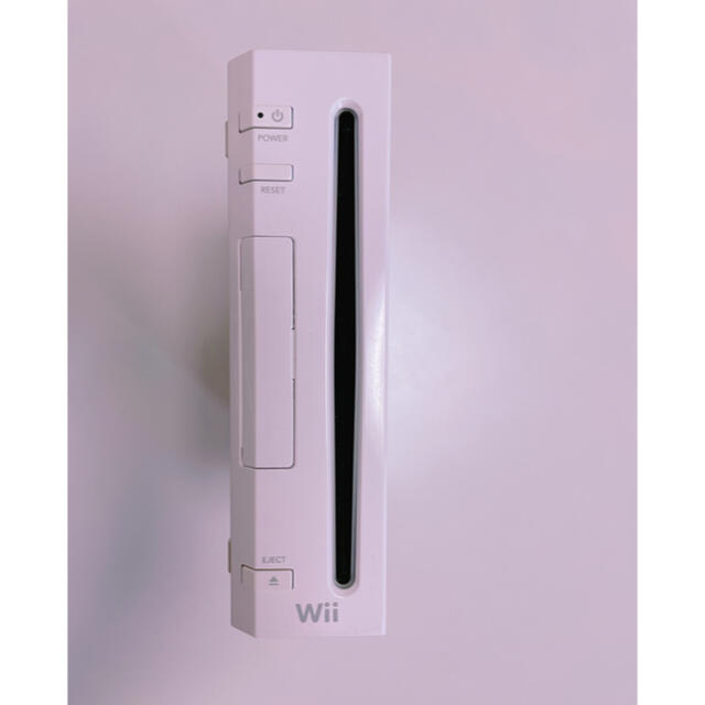 Wii(ウィー)のwii 本体　ホワイト　 エンタメ/ホビーのゲームソフト/ゲーム機本体(家庭用ゲーム機本体)の商品写真