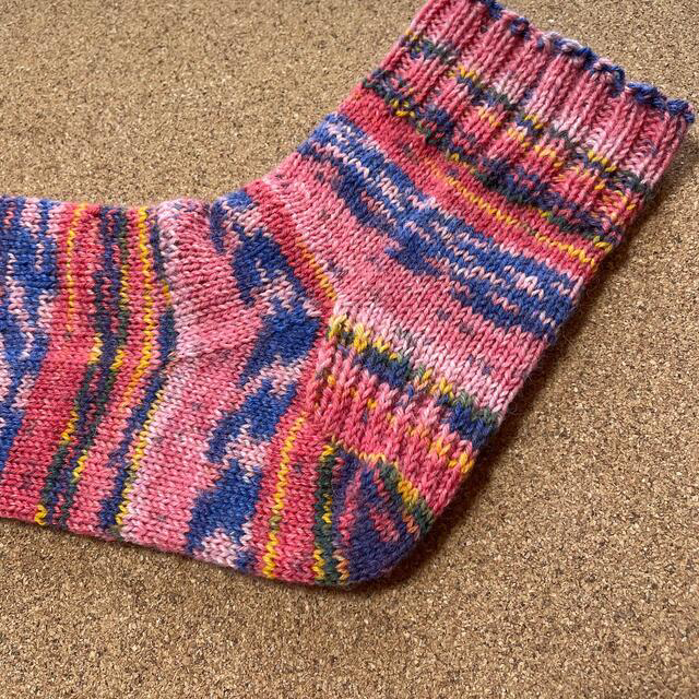 opal毛糸で編んだ手編み靴下 ハンドメイドのファッション小物(レッグウェア)の商品写真