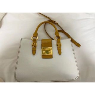 ミュウミュウ(miumiu)のmiumiuバック(トートバッグ)