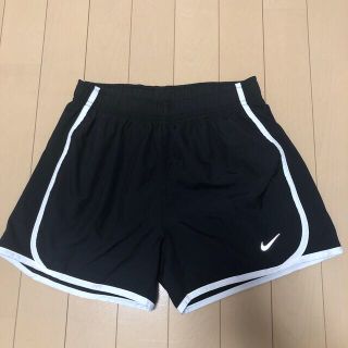 ナイキ(NIKE)のNIKE ショートパンツ　Mサイズ(ショートパンツ)