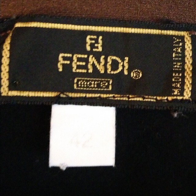 FENDI(フェンディ)の美品FENDI🤗Tシャツ!サイズ42→日本だとMサイズ! レディースのトップス(Tシャツ(半袖/袖なし))の商品写真