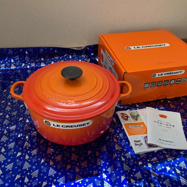 LE CREUSET(ルクルーゼ)の未使用　ル・クルーゼ　ココット・ロンド  24cm オレンジ　 インテリア/住まい/日用品のキッチン/食器(鍋/フライパン)の商品写真