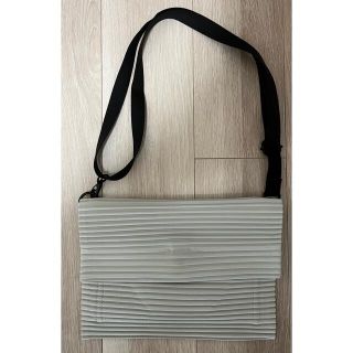 良デザイン　PLEATS PLEASE デザインショルダーバック　ボディーバック