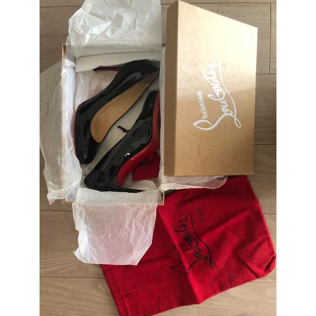 Christian Louboutin(クリスチャンルブタン)のぁーーゃ様ご専用⭐︎クリスチャンルブタン　エナメルパンプス　37 パリ購入 レディースの靴/シューズ(ハイヒール/パンプス)の商品写真