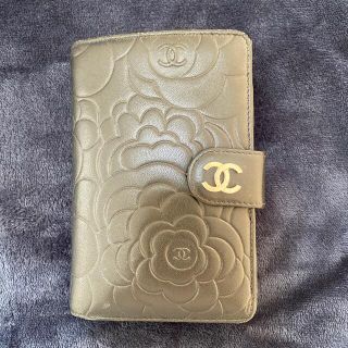 シャネル(CHANEL)の正規品⭐︎CHANEL カメリアエンボス二つ折り財布(折り財布)