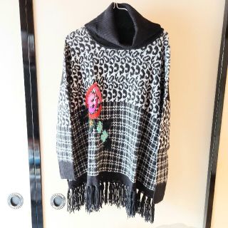 デシグアル(DESIGUAL)の【未使用品】Desigual デシグアル タートルネックセーター Ｌサイズ(ニット/セーター)