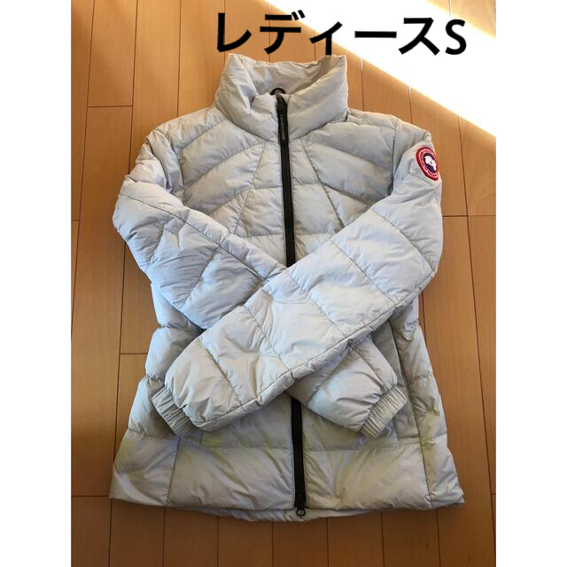 CANADA GOOSE(カナダグース)のCANADA GOOSE ABBOTT JACKET S SILVERBIRCH レディースのジャケット/アウター(ダウンジャケット)の商品写真