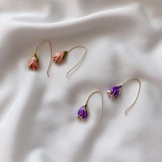 ザラ(ZARA)のゴールド　ピンク　アンティークチューリップピアス(ピアス)