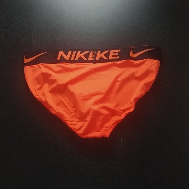 NIKE(ナイキ)の専用　2枚セット　NIKEブリーフ　S(日本人サイズM）　オレンジ　ブラック メンズのアンダーウェア(その他)の商品写真