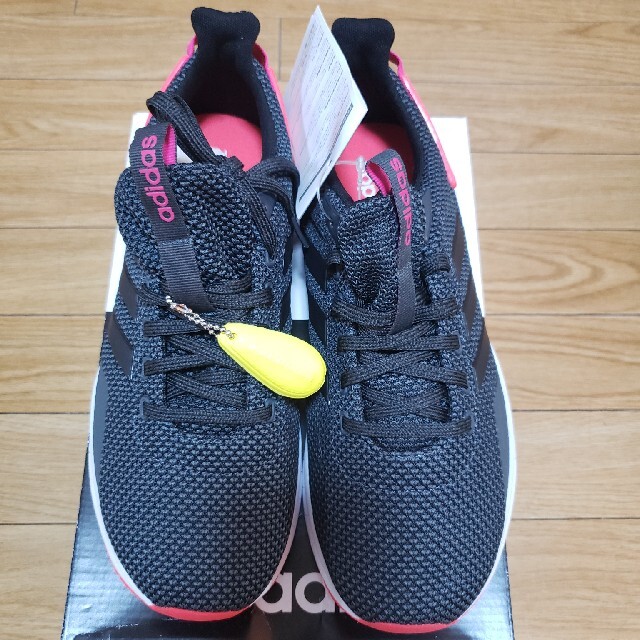 adidas(アディダス)のadidasスニーカー　赤×黒　25、5cm　新品 メンズの靴/シューズ(スニーカー)の商品写真