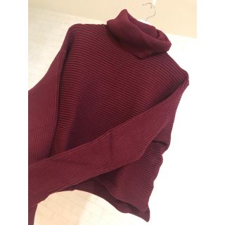 ザラ(ZARA)のZARA ハイネック 肩落ちニット レッド(ニット/セーター)