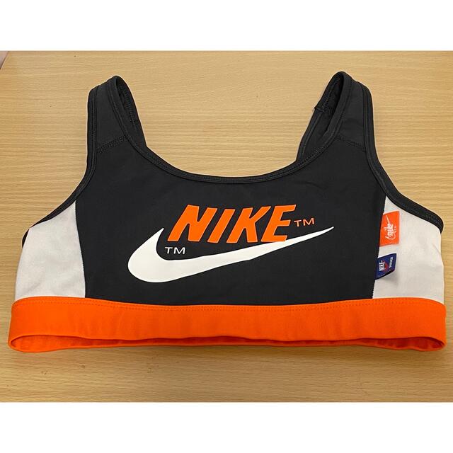 NIKE(ナイキ)のNIKE スポーツブラ　Mサイズ スポーツ/アウトドアのトレーニング/エクササイズ(トレーニング用品)の商品写真