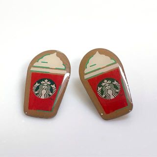 スターバックスコーヒー(Starbucks Coffee)のスターバックス❤️新品❤️クリスマスレッドカップピンバッジ2個セット(ノベルティグッズ)