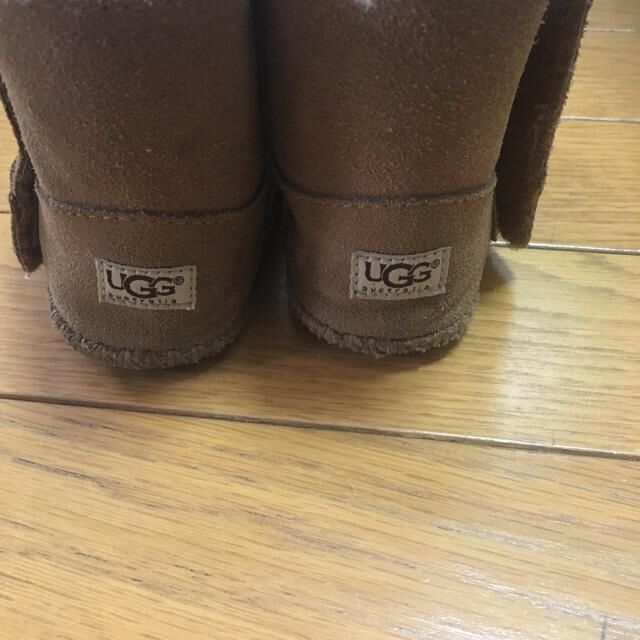 UGG(アグ)のUGG ムートン キッズ/ベビー/マタニティのベビー靴/シューズ(~14cm)(ブーツ)の商品写真