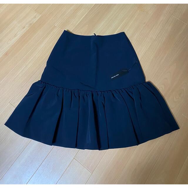 FOXEY(フォクシー)のフォクシーフリルスカート　新品　40 ミッドナイトブルー レディースのスカート(ひざ丈スカート)の商品写真
