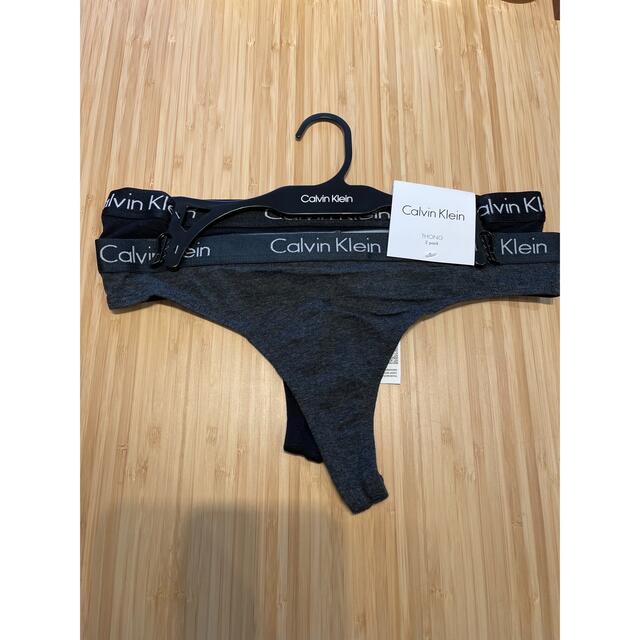 Calvin Klein(カルバンクライン)の新品　カルバンクライン　Tバック　パンツ　下着　セット　コメントお願いします。 レディースの下着/アンダーウェア(ショーツ)の商品写真