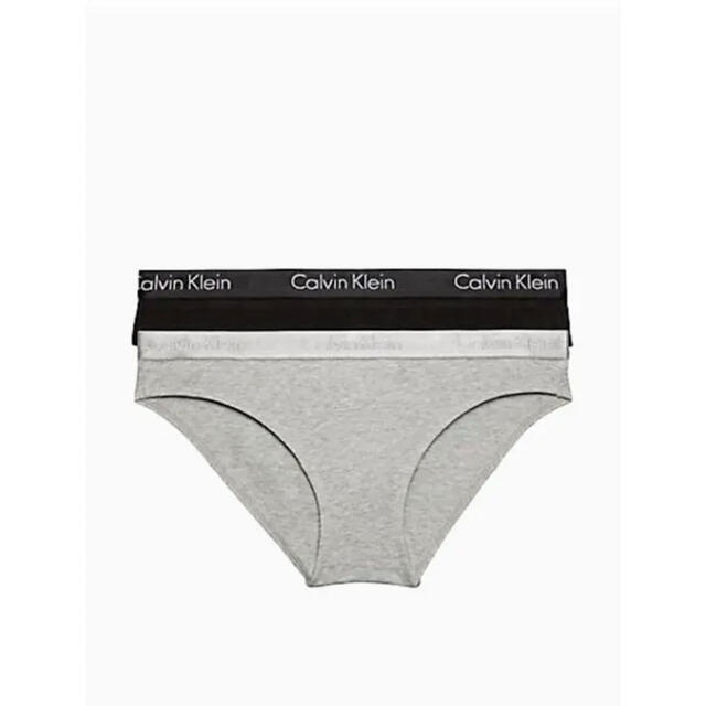 Calvin Klein(カルバンクライン)の新品　カルバンクライン　Tバック　パンツ　下着　セット　コメントお願いします。 レディースの下着/アンダーウェア(ショーツ)の商品写真