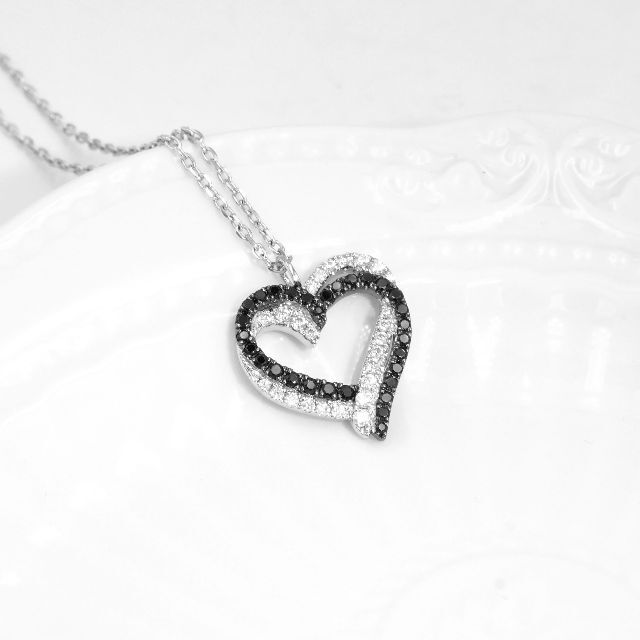 抱き合う♡ペンダントトップ 即購入可 4