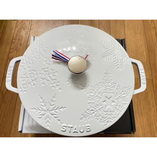 ストウブ(STAUB)の3月まで最終お値下げstaubスノークリスタルホワイトフレンチオーブン匿名配送(鍋/フライパン)