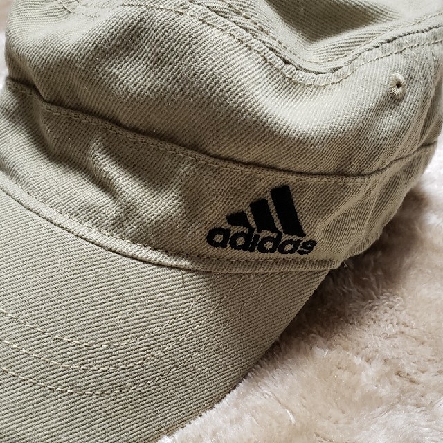 adidas(アディダス)のアディダス　ベージュ　帽子 レディースの帽子(キャップ)の商品写真