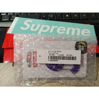 シュプリーム(Supreme)のSupreme　Nite Ize S Logo Keychain　ステッカー３枚(キーホルダー)