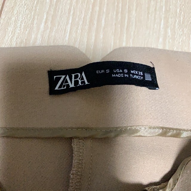 ZARA(ザラ)のZARAハイウエストテーパードパンツ レディースのパンツ(カジュアルパンツ)の商品写真